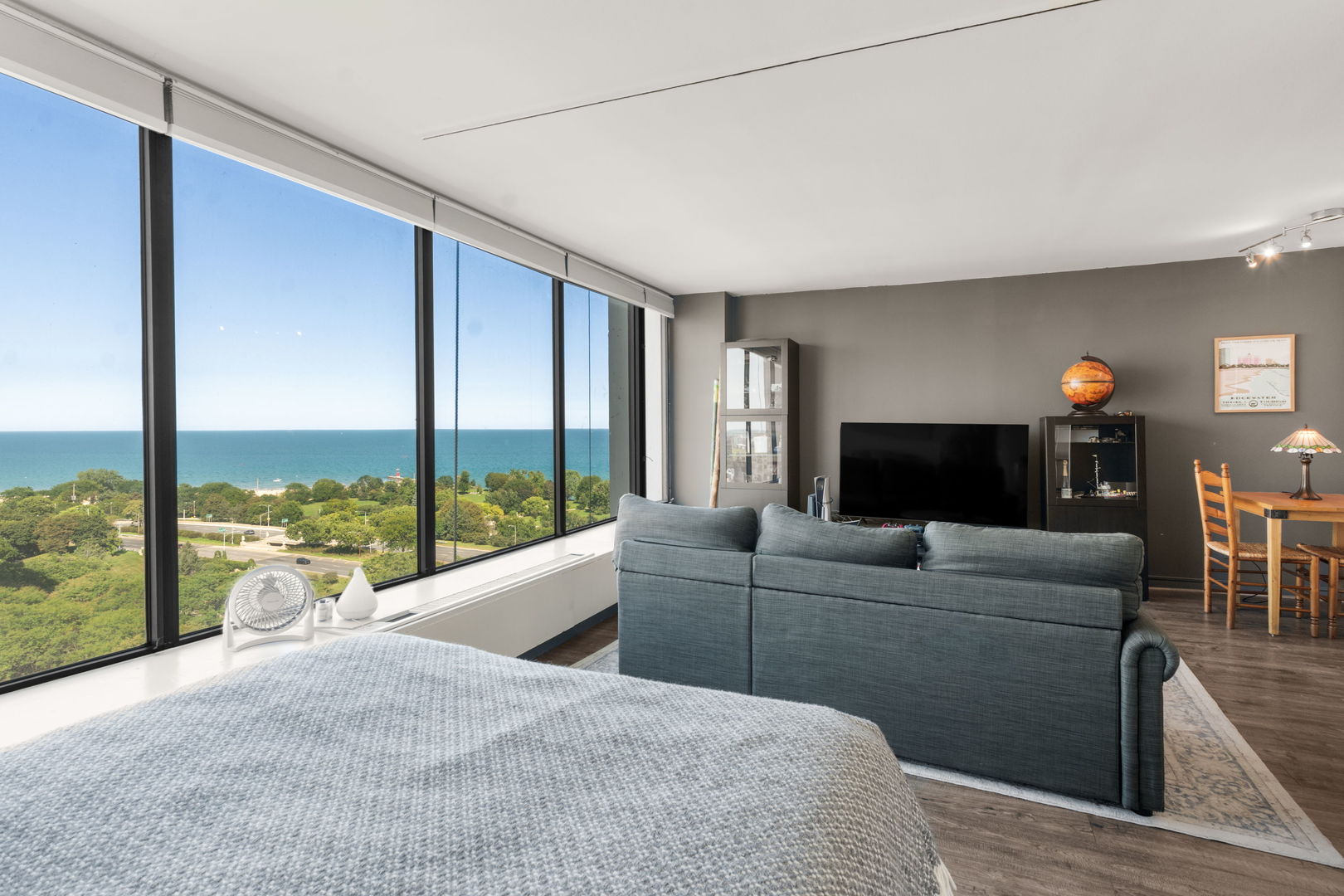 5455 North Sheridan Road, Unit 1907 Chicago, IL 60640 - Photo 5 of 17 Gallery Image 5