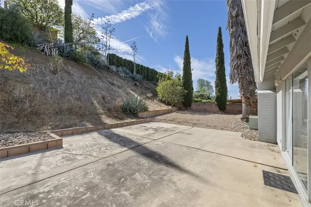 a view of a pathway with a yard