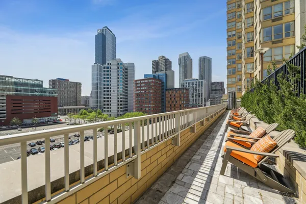 $3,200 | 88 Morgan Street, Unit 305, Jersey City, NJ 07302