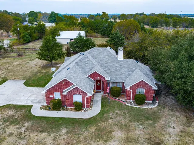 view of outdoor space yard and mountain view