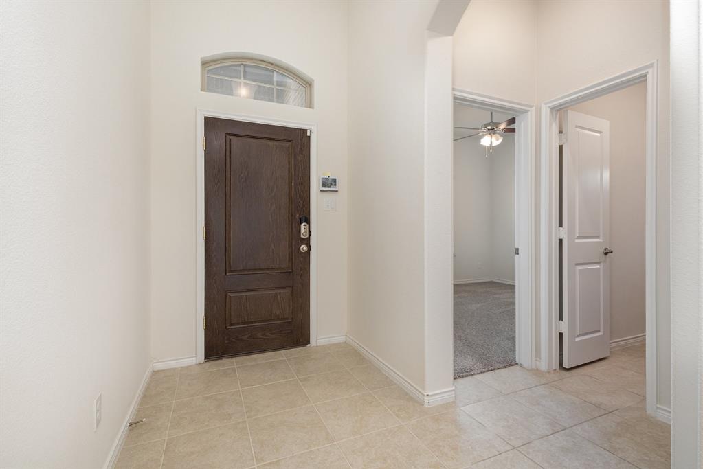 516 Maverick Street Anna, TX 75409 - Photo 4 of 28 an empty room with closet and mirror