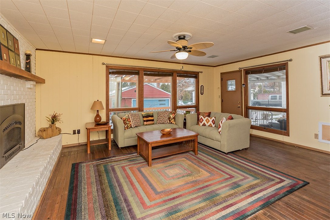 1772 Sunview Road Cleveland, OH 44124 - Photo 7 of 20