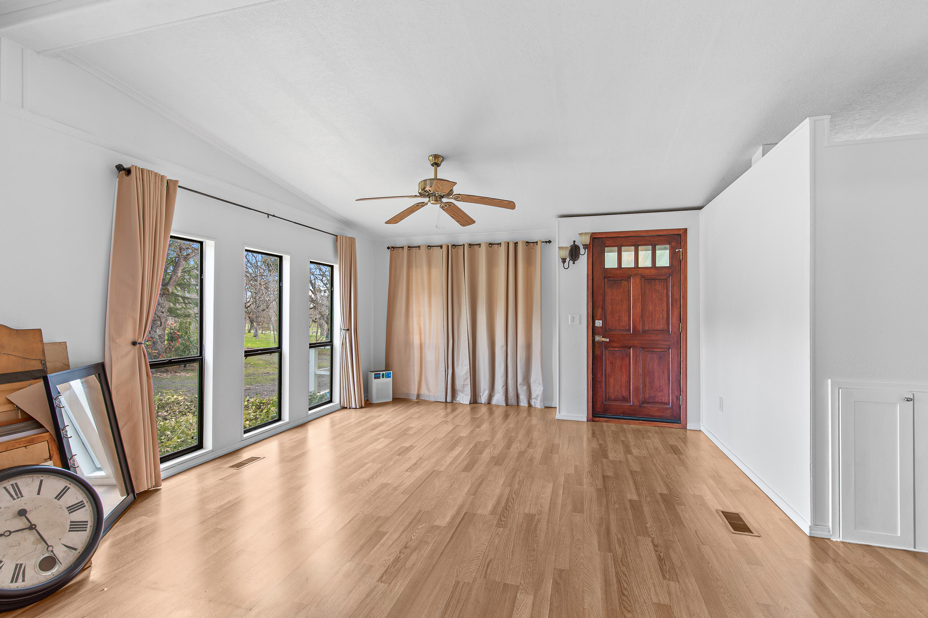 349 Capri Drive Eagle Point, OR 97524 - Photo 23 of 54 9R9A7568