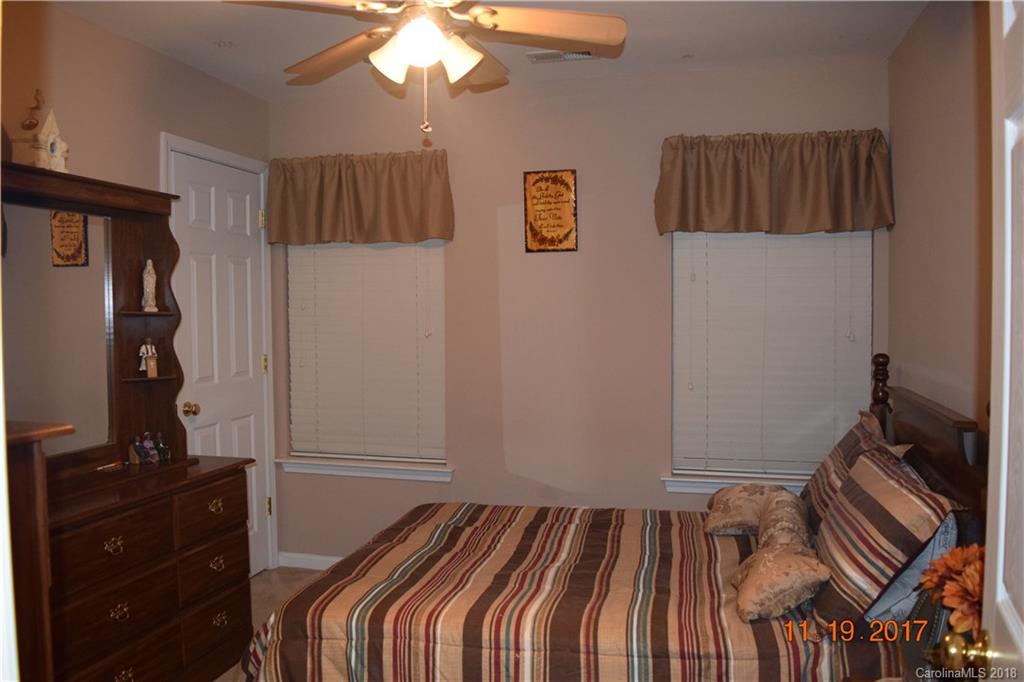 5607 Falls Ridge Lane Charlotte, NC 28269 - Photo 18 of 35