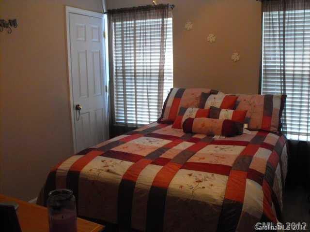 5607 Falls Ridge Lane Charlotte, NC 28269 - Photo 3 of 35