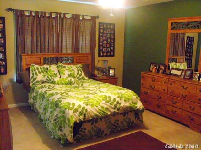 5607 Falls Ridge Lane Charlotte, NC 28269 - Photo 8 of 35