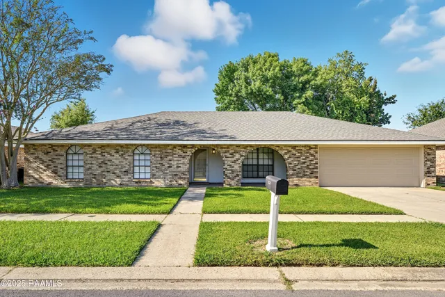 $1,995 | 119 Canada Drive, Lafayette, LA 70506