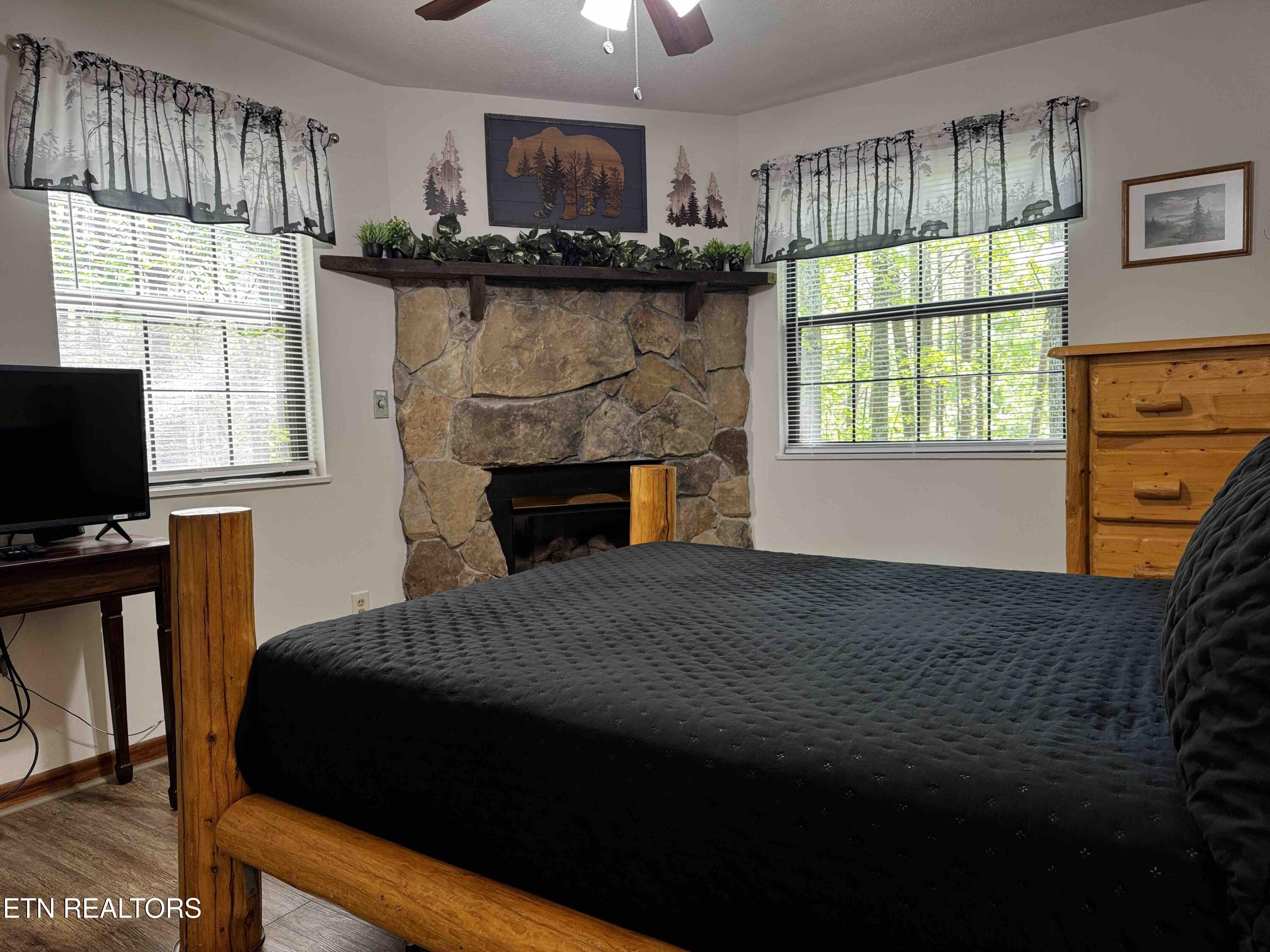 653 Oaks View Court Pigeon Forge, TN 37863 - Photo 11 of 49 BdRm1a