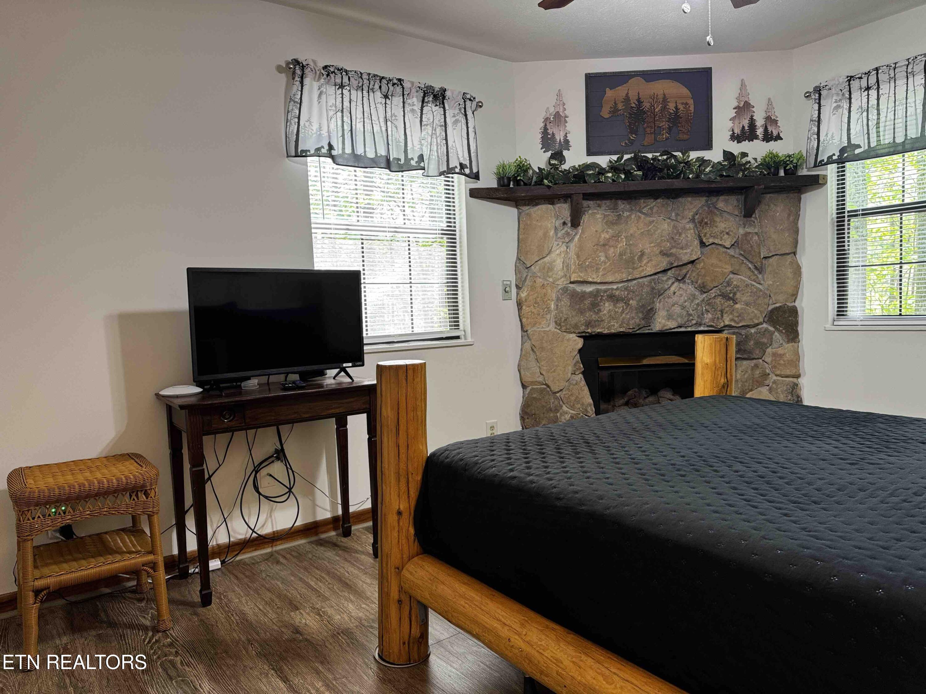 653 Oaks View Court Pigeon Forge, TN 37863 - Photo 12 of 49 BdRm1b