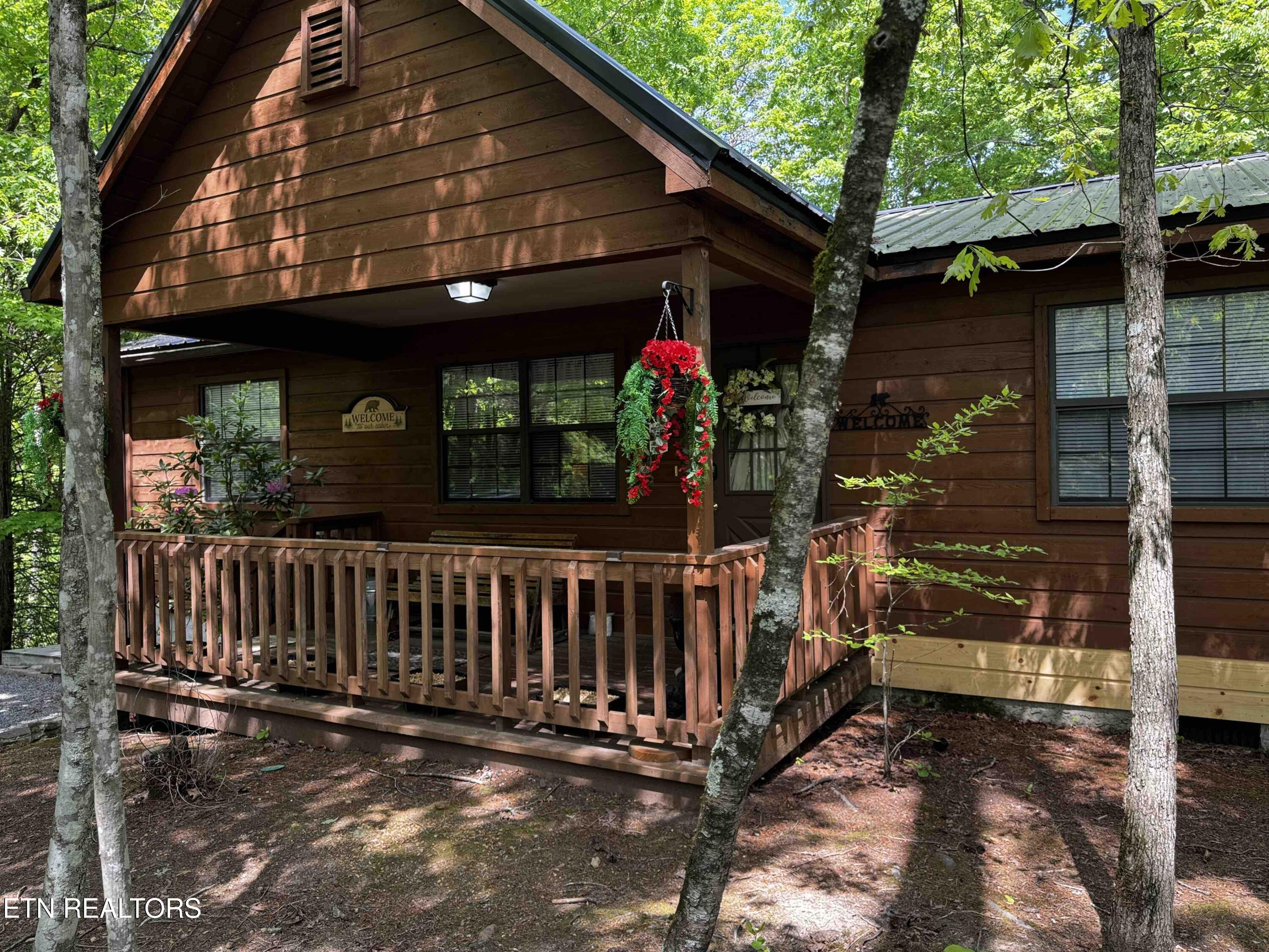 653 Oaks View Court Pigeon Forge, TN 37863 - Photo 45 of 49 Cabin Front