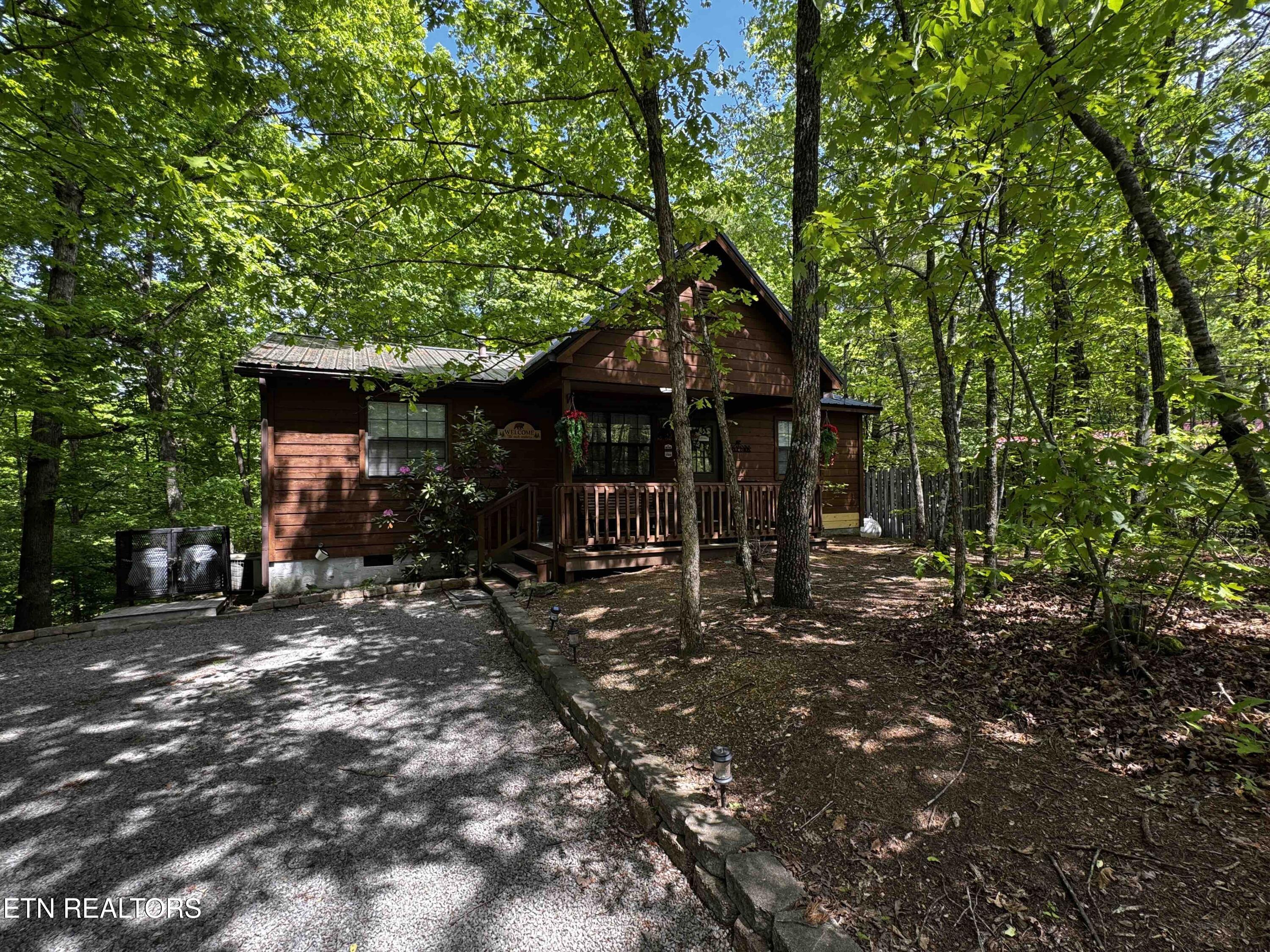 653 Oaks View Court Pigeon Forge, TN 37863 - Photo 48 of 49 CabFrt
