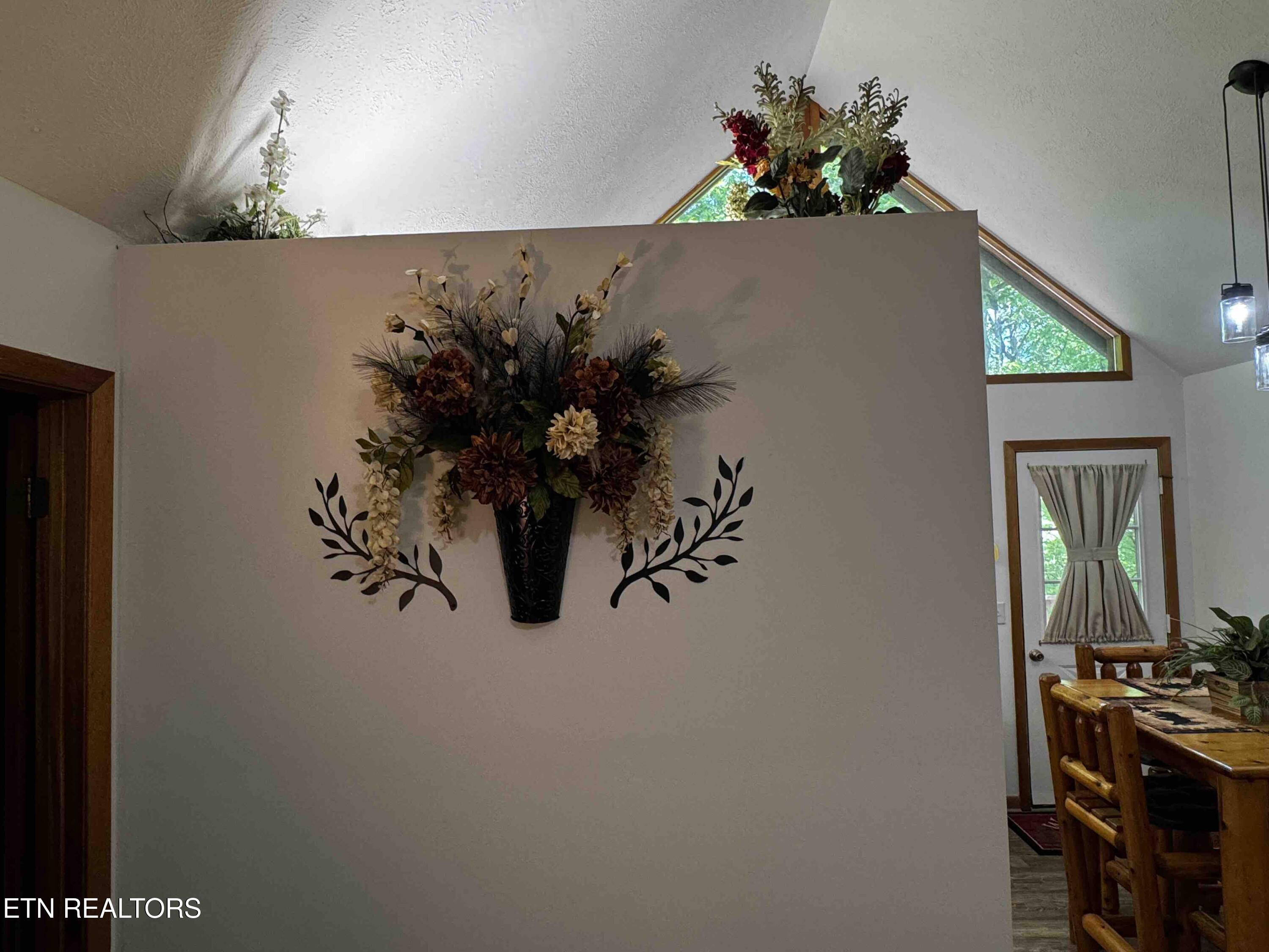653 Oaks View Court Pigeon Forge, TN 37863 - Photo 10 of 49 Decor4