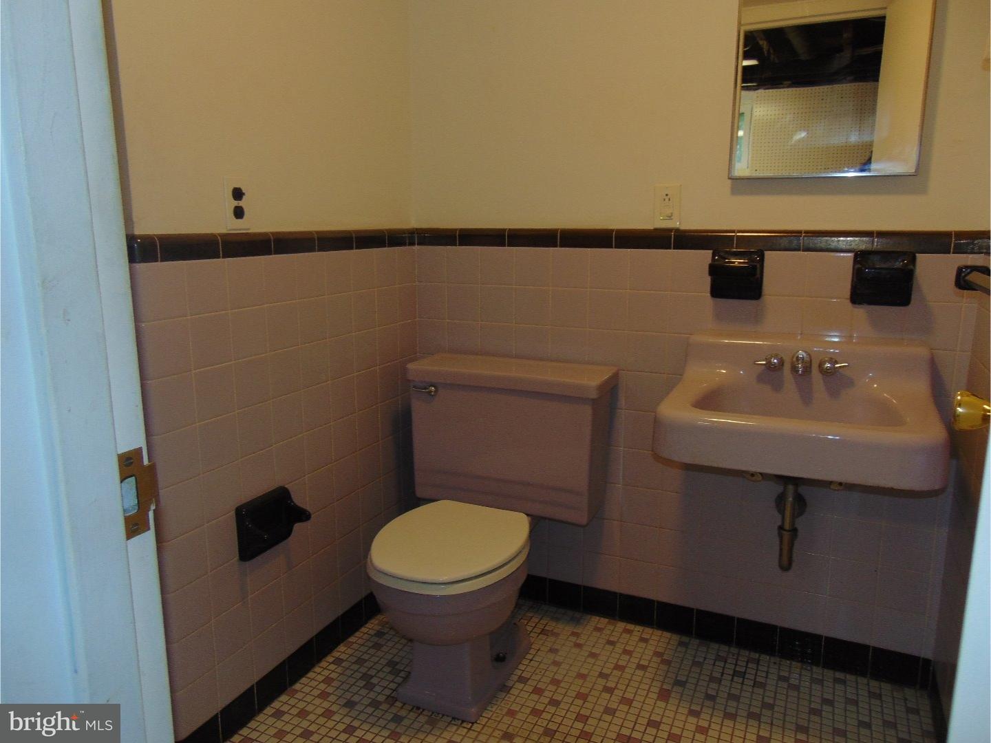 303 South State Road Upper Darby, PA 19082 - Photo 14 of 24