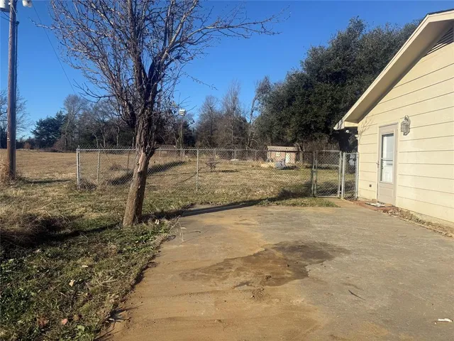 a view of a yard with a tree