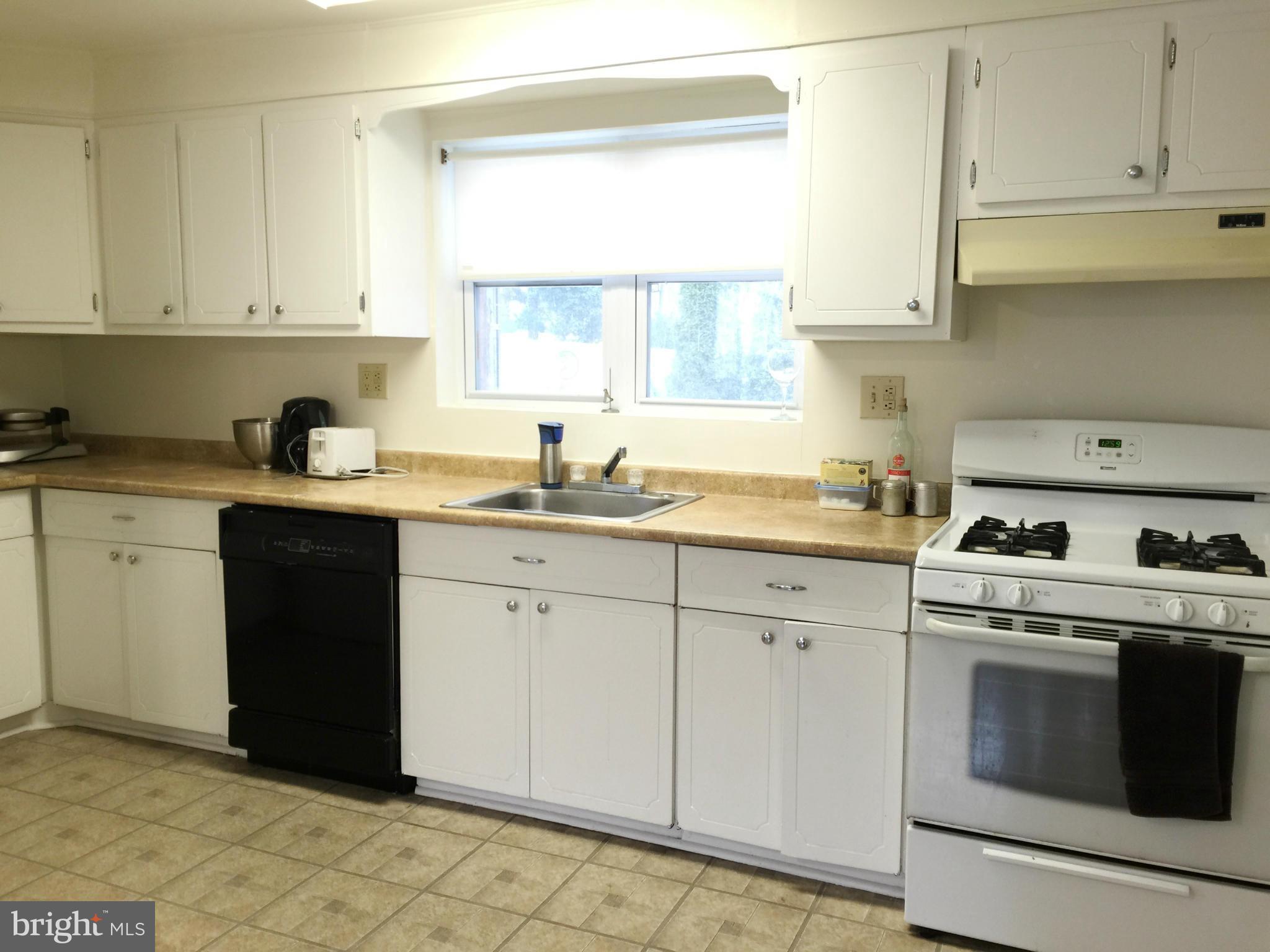 4611 Olden Road Rockville, MD 20852 - Photo 11 of 30 Kitchen