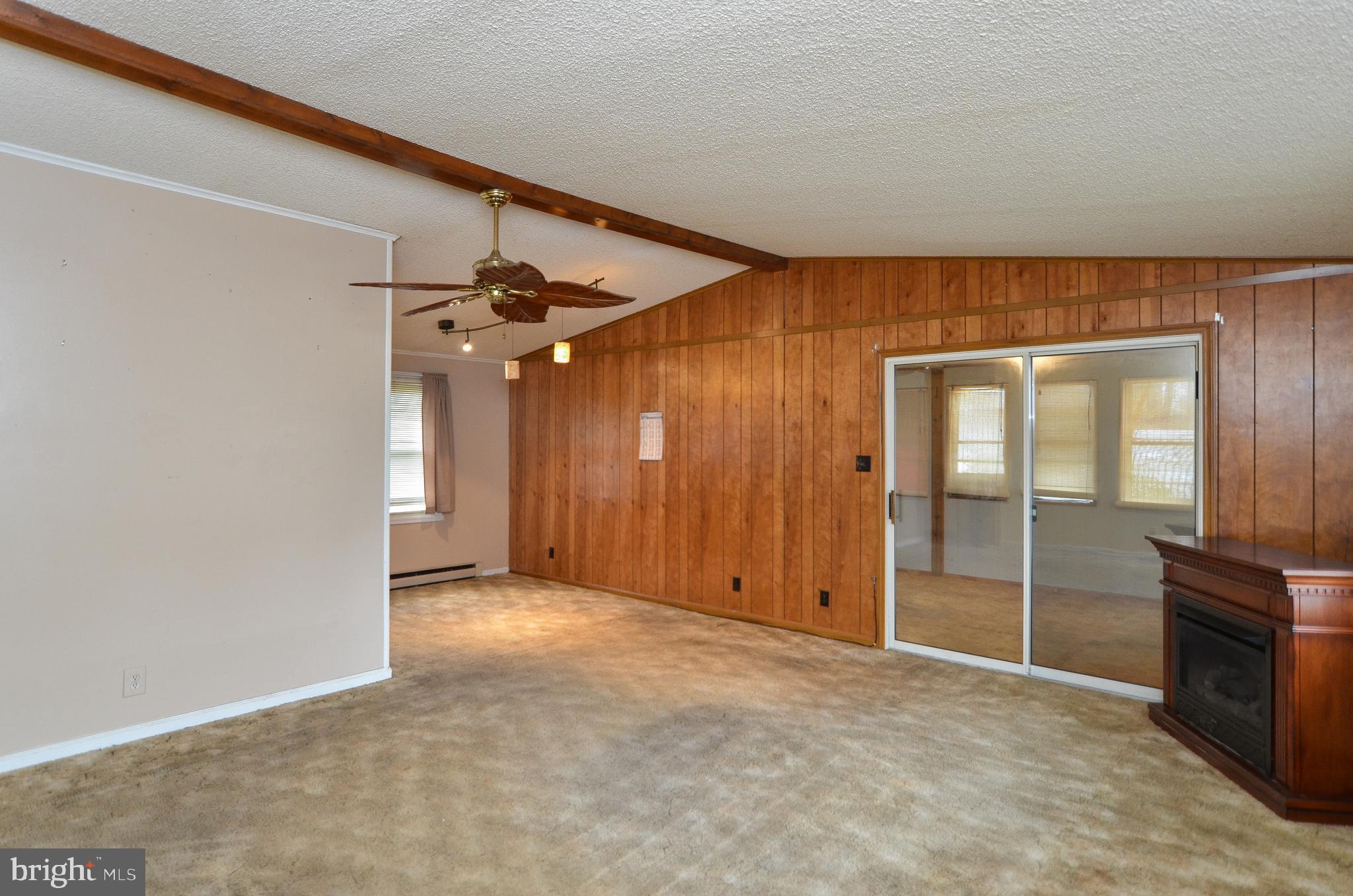 441 Blackwell Road Colonial Beach, VA 22443 - Photo 2 of 22 Living Room