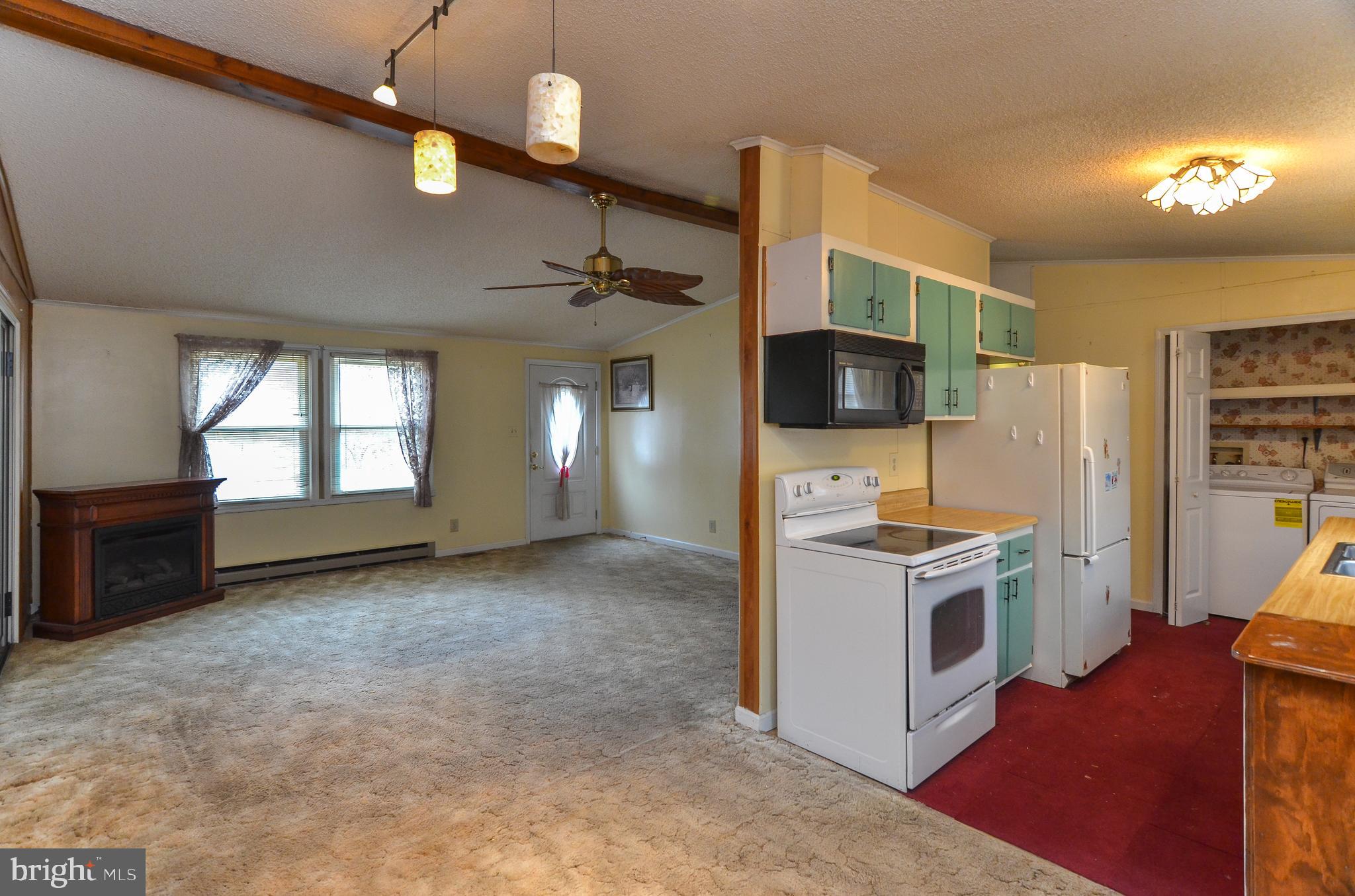 441 Blackwell Road Colonial Beach, VA 22443 - Photo 6 of 22 Living/Dining Area