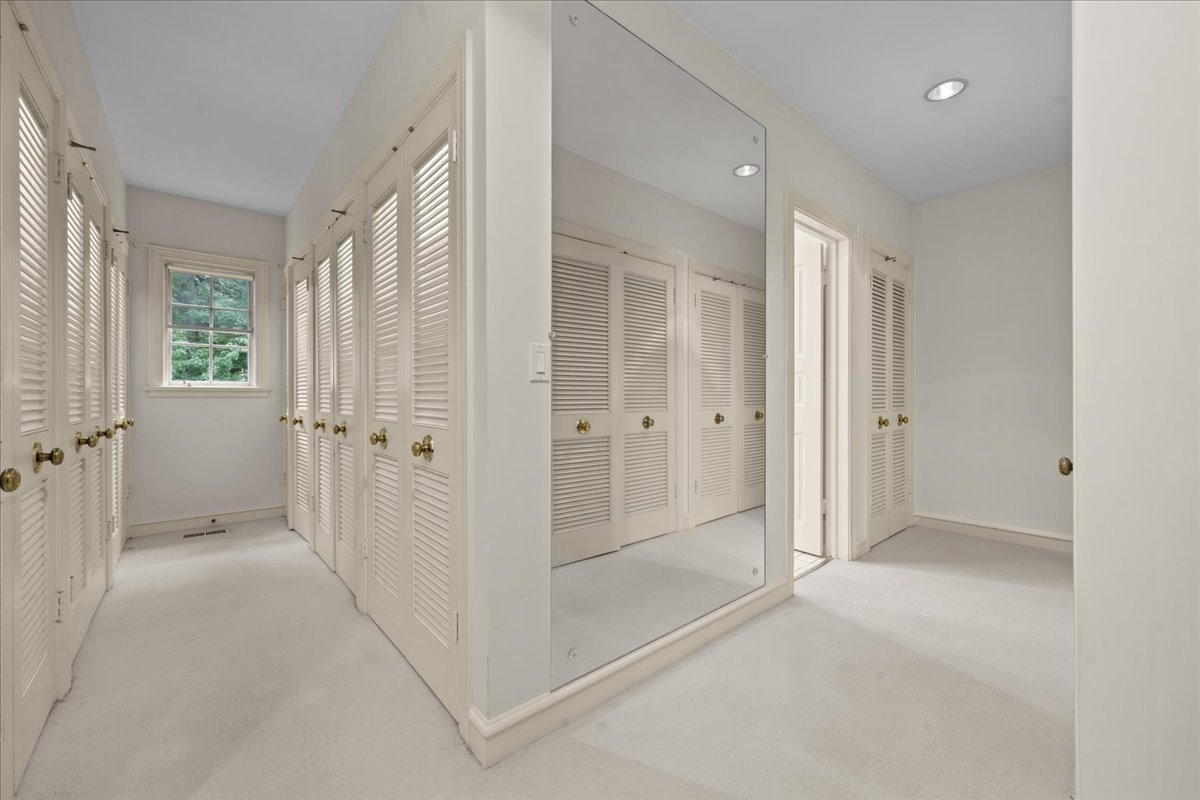 64 Locust Road Winnetka, IL 60093 - Photo 26 of 50 Gallery Image 26