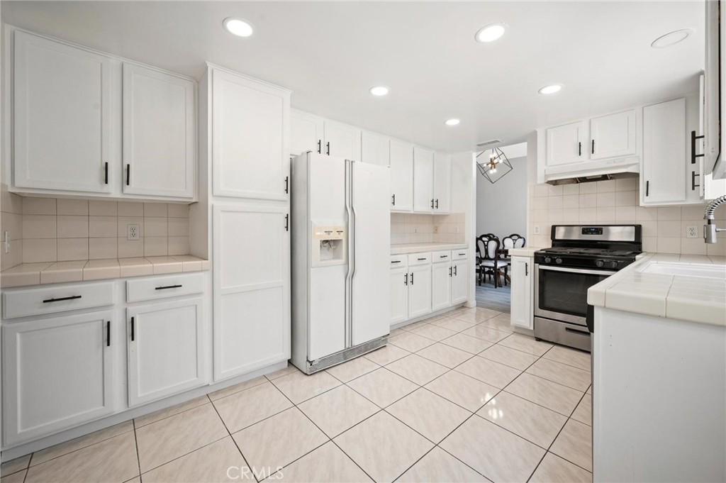 17543 Saticoy Street Northridge, CA 91325 - Photo 13 of 52