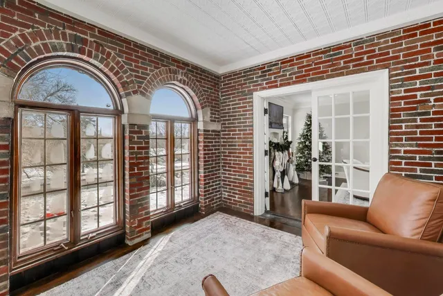 $1,200,000 | 10162 South Longwood Drive, Chicago, IL 60643