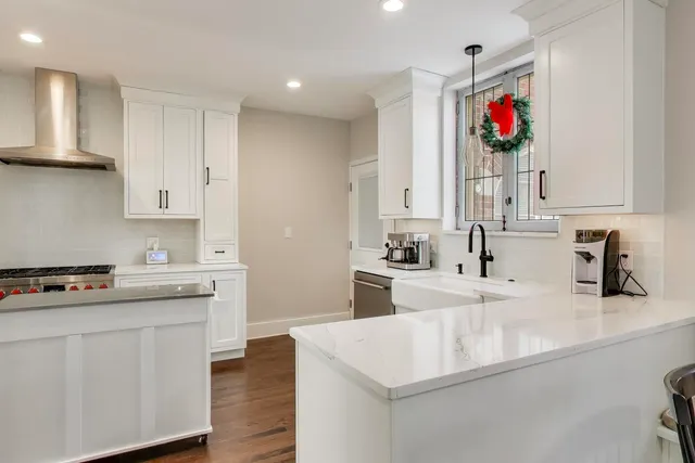 $1,200,000 | 10162 South Longwood Drive, Chicago, IL 60643