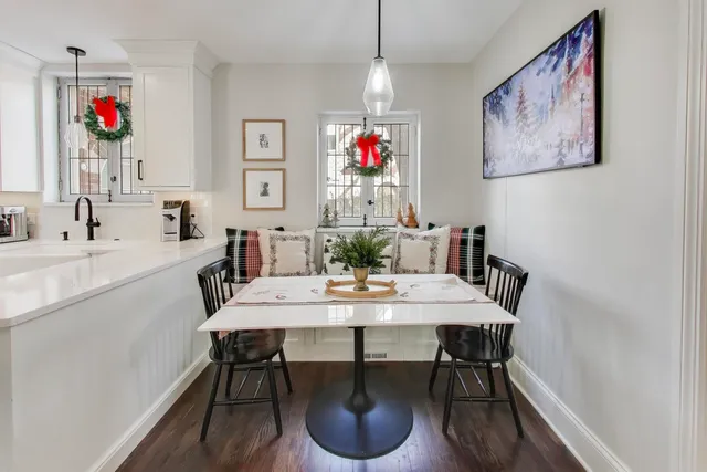 $1,200,000 | 10162 South Longwood Drive, Chicago, IL 60643