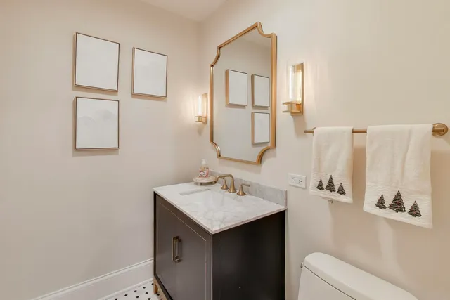 $1,200,000 | 10162 South Longwood Drive, Chicago, IL 60643