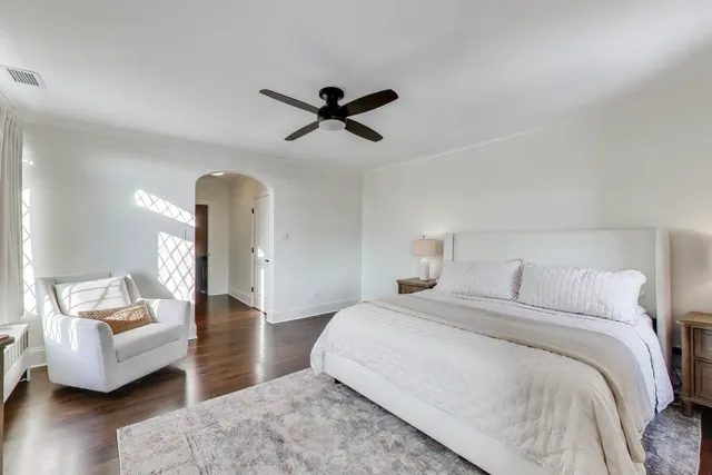 $1,200,000 | 10162 South Longwood Drive, Chicago, IL 60643