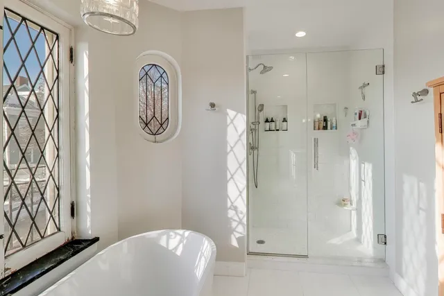 $1,200,000 | 10162 South Longwood Drive, Chicago, IL 60643