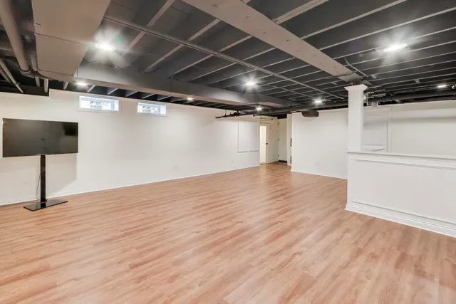 $1,200,000 | 10162 South Longwood Drive, Chicago, IL 60643