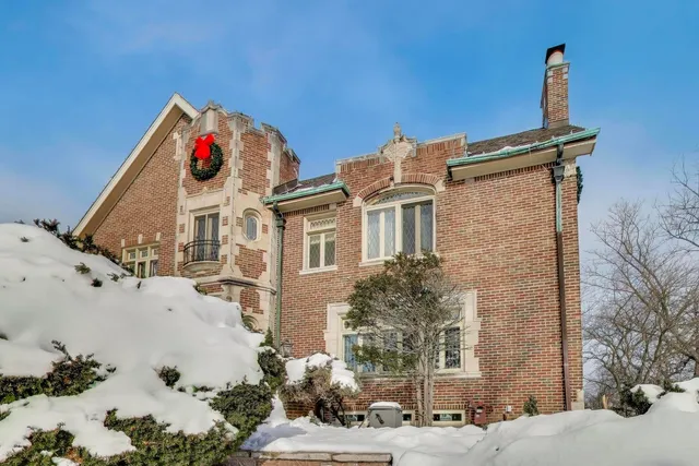 $1,200,000 | 10162 South Longwood Drive, Chicago, IL 60643