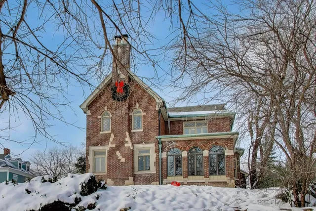 $1,200,000 | 10162 South Longwood Drive, Chicago, IL 60643