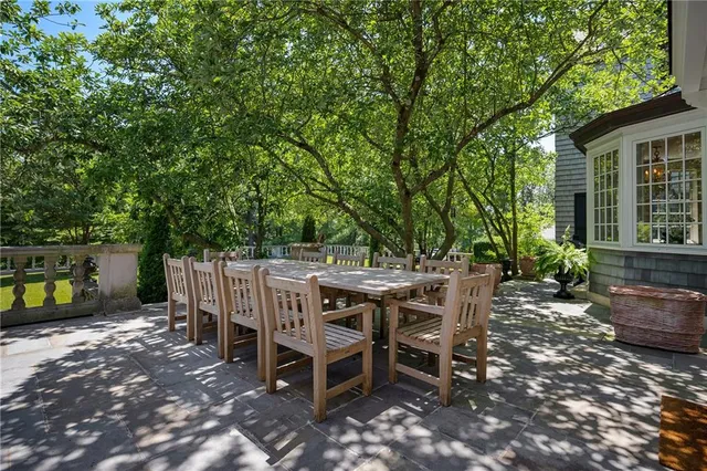 a view of a dinning table and chairs in the patio