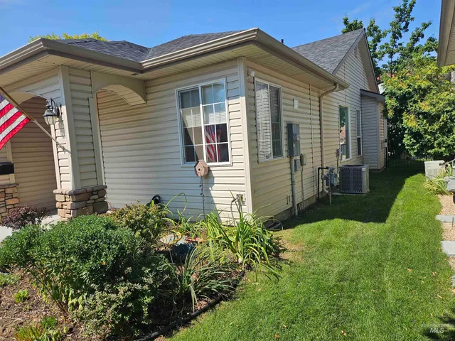 $419,900 | 336 South Golden Eagle Lane, Eagle, ID 83616