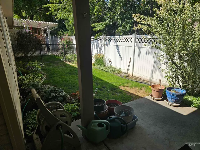 $419,900 | 336 South Golden Eagle Lane, Eagle, ID 83616