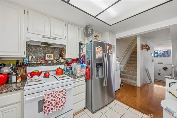 a view of entryway with furniture and toys