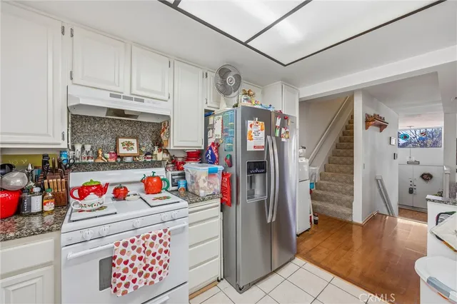 a view of entryway with furniture and toys