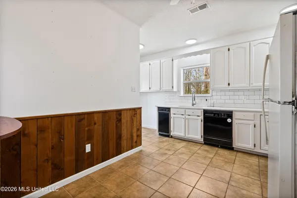 $475,000 | 8730 College Road, Olive Branch, MS 38654
