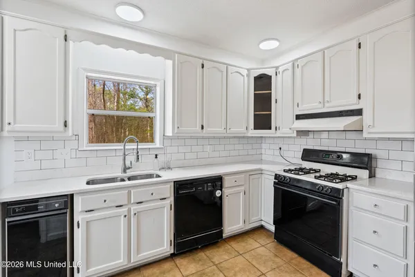 $475,000 | 8730 College Road, Olive Branch, MS 38654