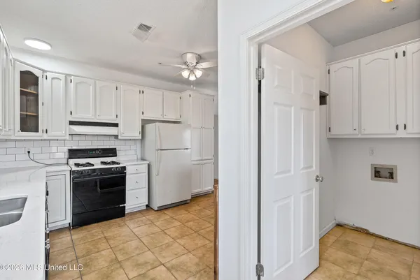 $475,000 | 8730 College Road, Olive Branch, MS 38654