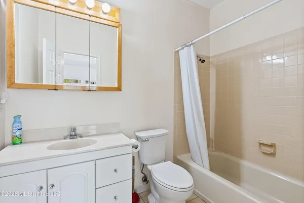 $475,000 | 8730 College Road, Olive Branch, MS 38654