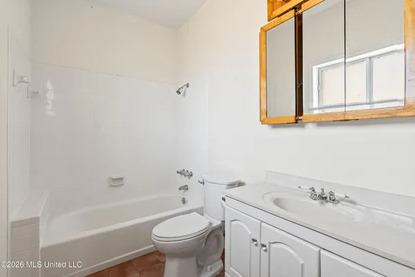 $475,000 | 8730 College Road, Olive Branch, MS 38654