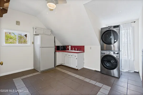 $475,000 | 8730 College Road, Olive Branch, MS 38654