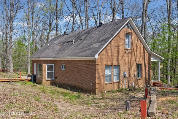 $475,000 | 8730 College Road, Olive Branch, MS 38654