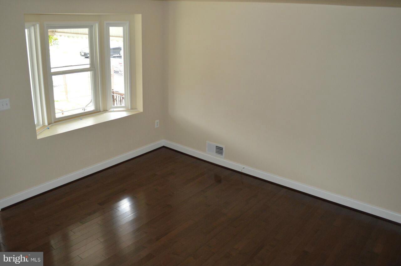 1917 Penhall Road Dundalk, MD 21222 - Photo 5 of 17 Living Room