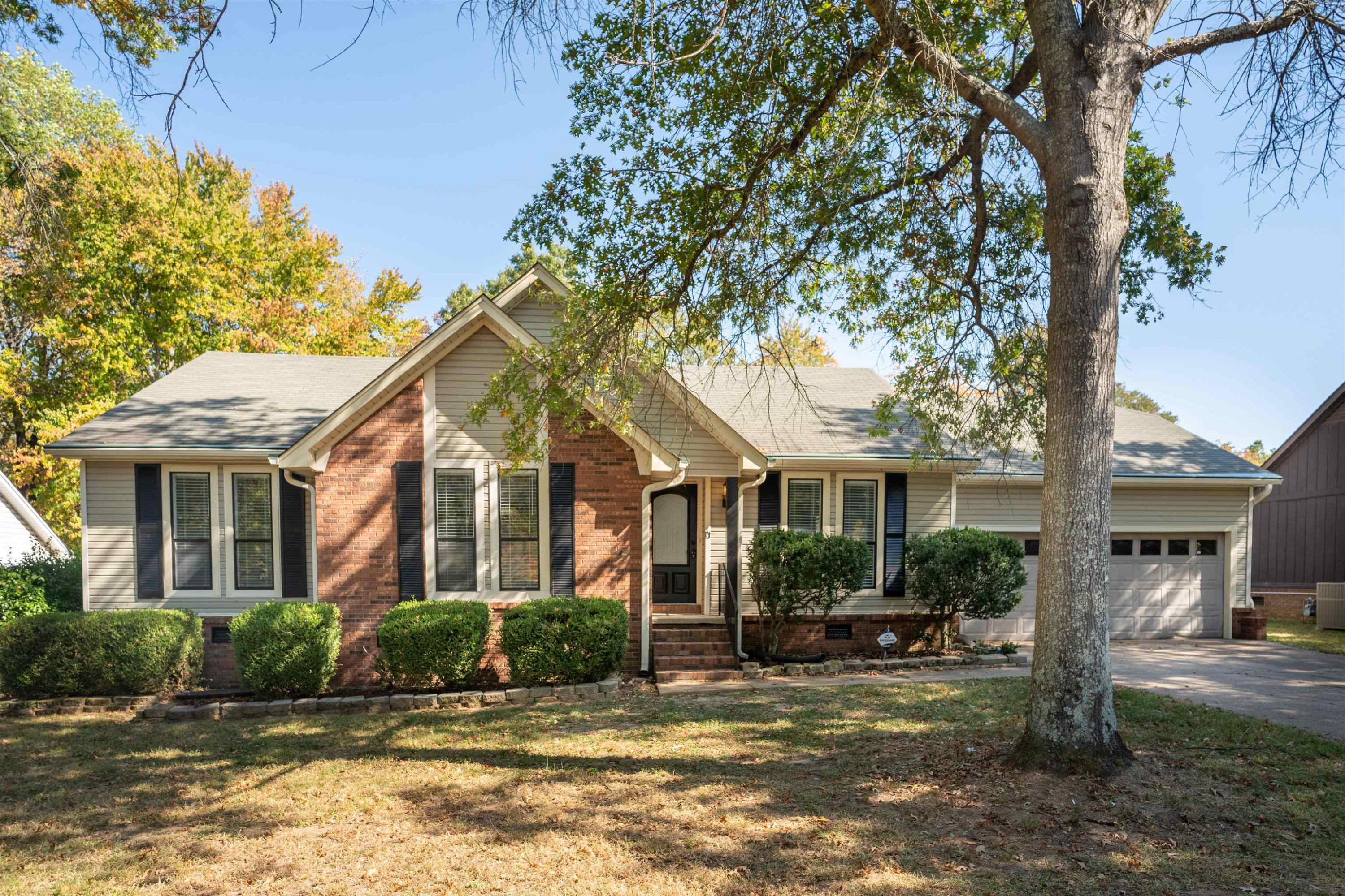 98 Ridgeoak Place Jackson, TN 38305 - Photo 1 of 23 a front view of house with yard and green space