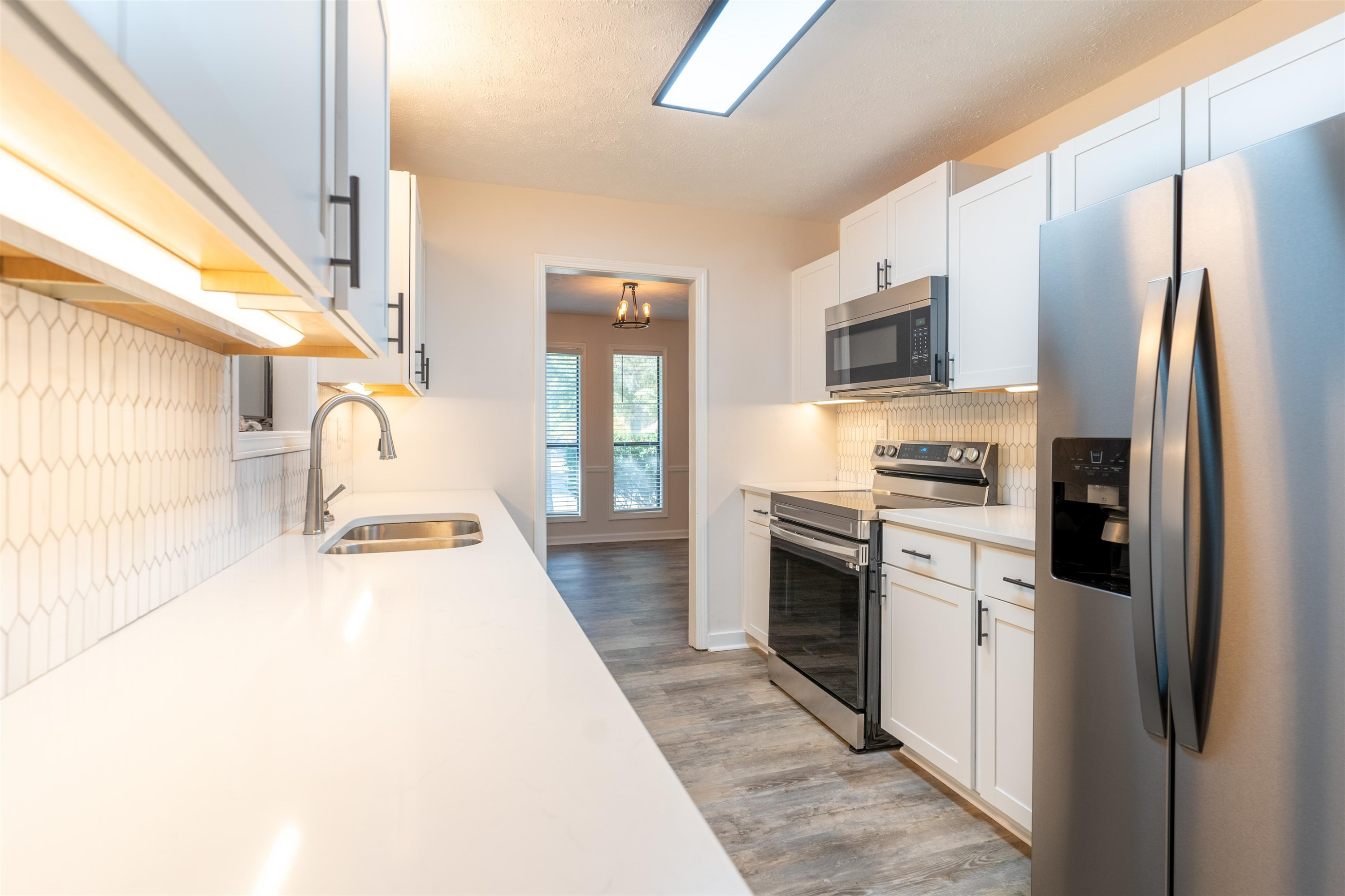 98 Ridgeoak Place Jackson, TN 38305 - Photo 6 of 23 a large kitchen with a stove a refrigerator and a sink