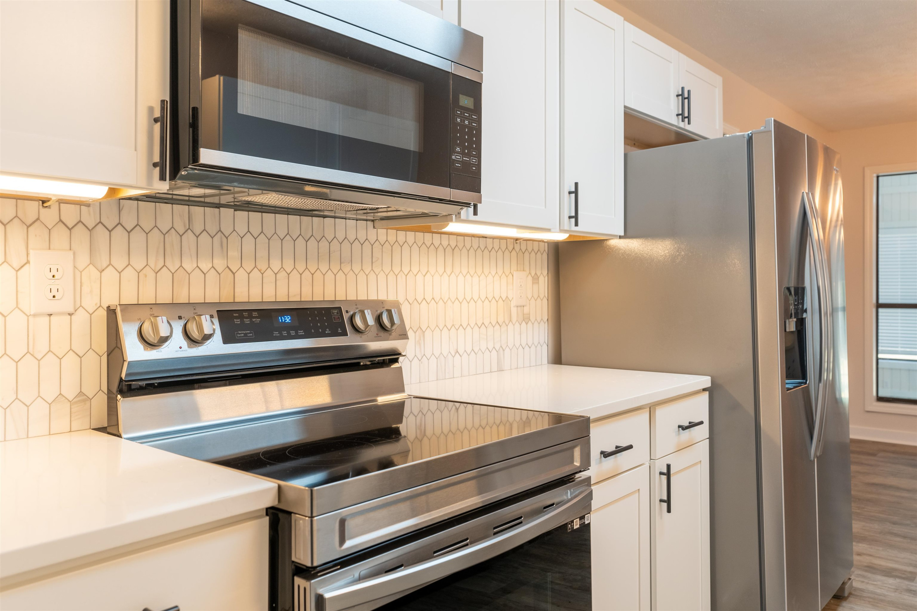 98 Ridgeoak Place Jackson, TN 38305 - Photo 8 of 23 a kitchen with stainless steel appliances and cabinets