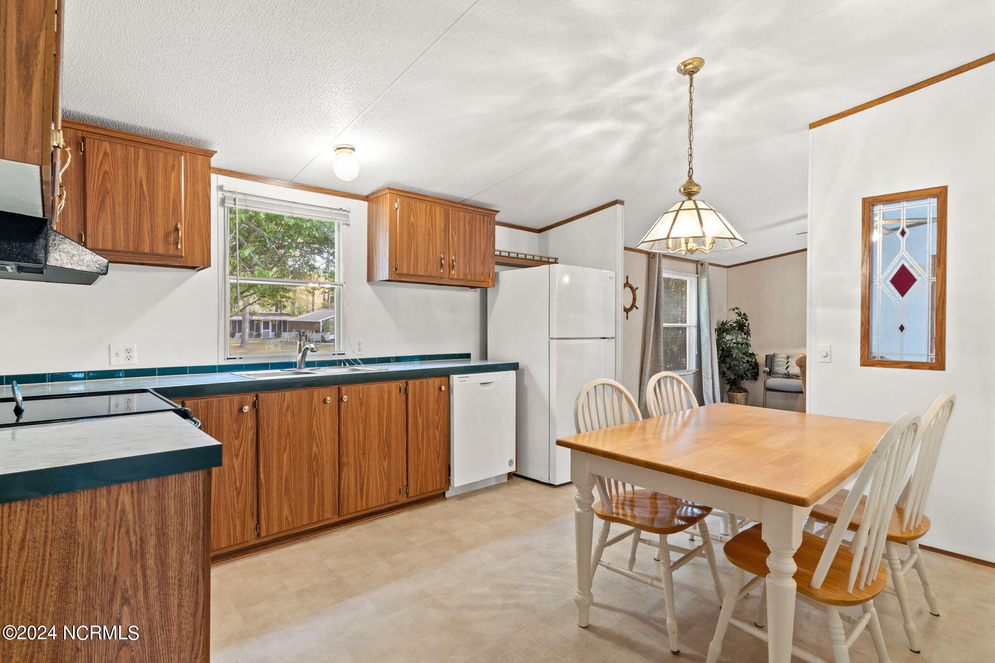 6323 Partridge Road Southwest Ocean Isle Beach, NC 28469 - Photo 26 of 45 Kitchen 2