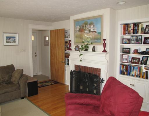 21 Colonial Road Portland, ME 04102 - Photo 6 of 14 Living Room.